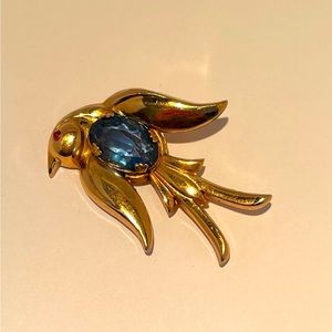 Coro Pegasus bird with blue rhinestone belly